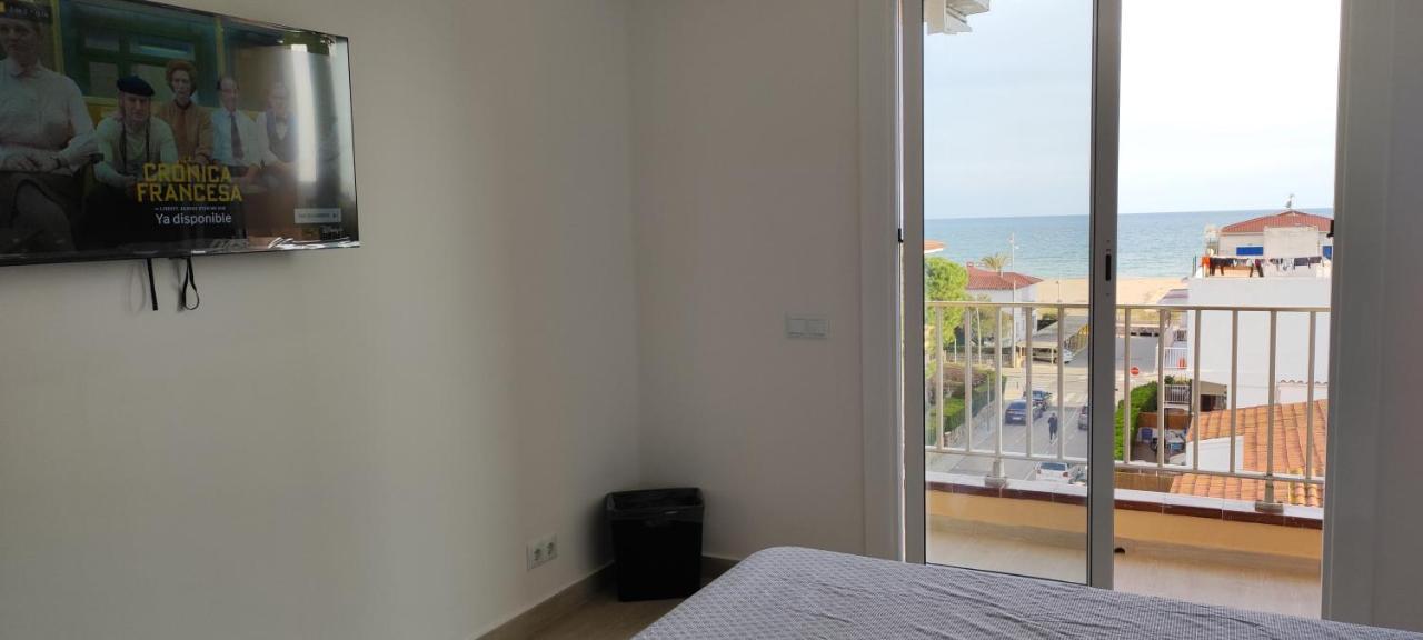 Acogedor Estudio En La Playa, Con Vistas Al Mar, Y Piscina Comunitaria Sant Salvador Esterno foto