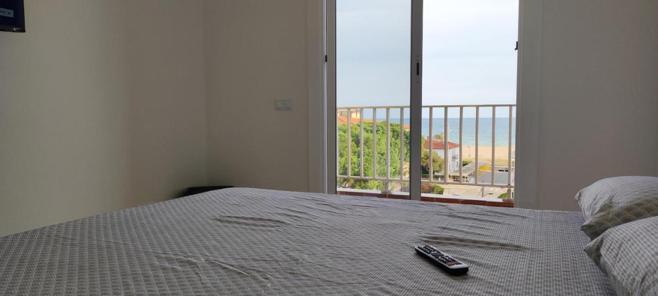 Acogedor Estudio En La Playa, Con Vistas Al Mar, Y Piscina Comunitaria Sant Salvador Esterno foto